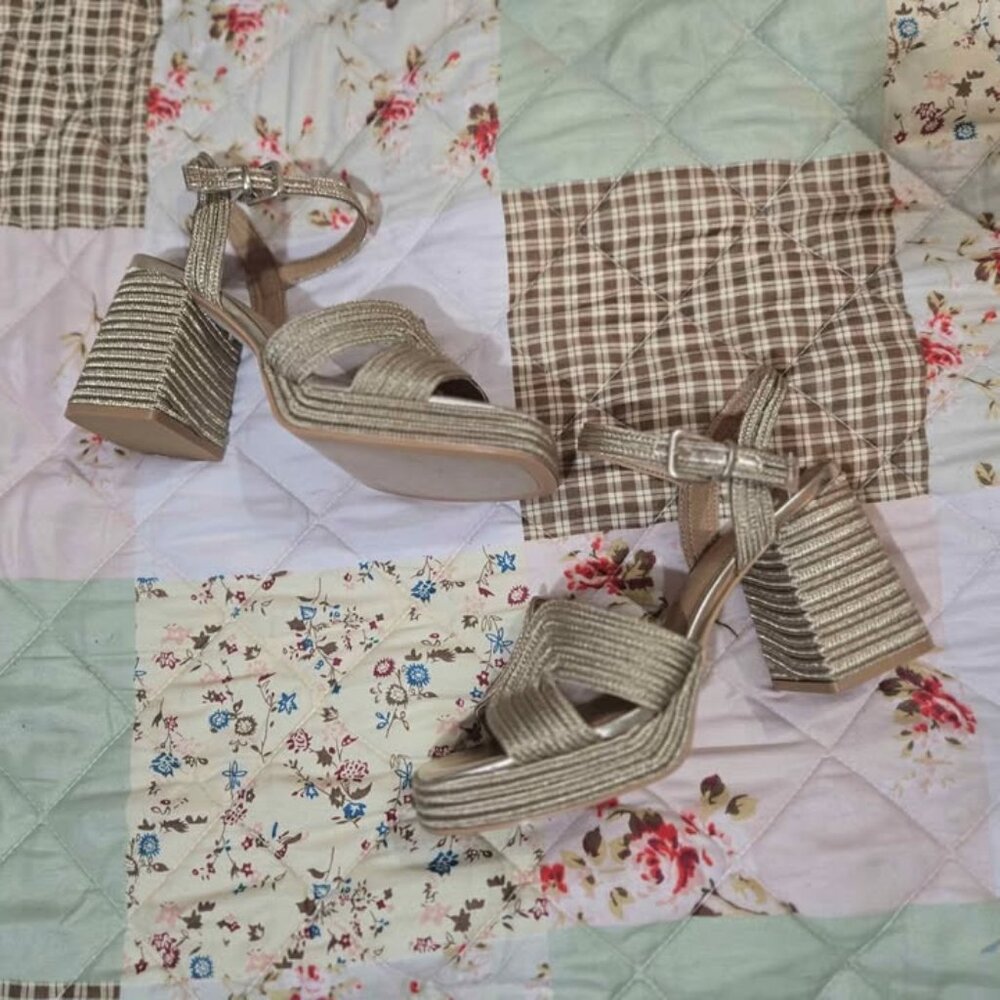 Crown Vintage Platform Heels 8.5 Brand New without Box Gold Woven Wicker